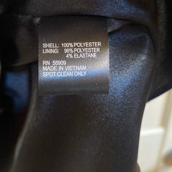 Like new. Alex Marie overlay flowing cocktail dress - Picture 8 of 9